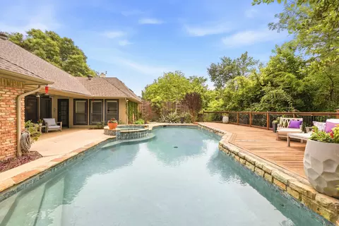 8710 Sanshire Ave, Dallas, TX 75231
