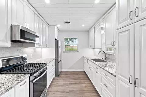 300 Parkwood Pl, Lewisville, TX 75067