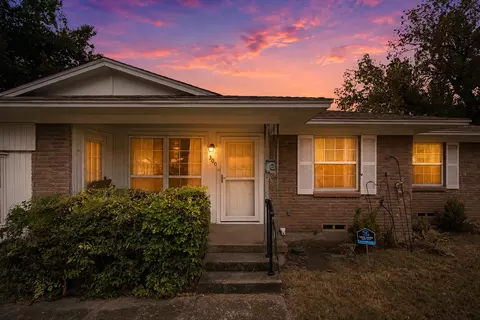 300 Parkwood Pl, Lewisville, TX 75067