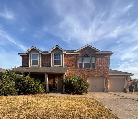 700 Gemstone Trl, Arlington, TX 76002