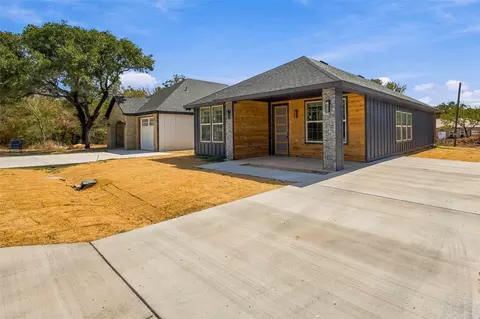 2721 Sycamore Ct, Granbury, TX 76048