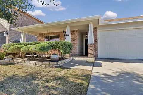 341 Windy Hill Ln, Fort Worth, TX 76108