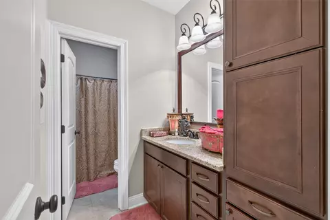 Bath - 217 Danielle Dr, Benton, LA 71006 photo 4 of 5