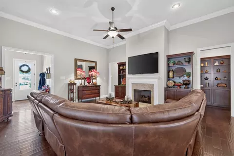Living - 217 Danielle Dr, Benton, LA 71006 photo 1 of 1
