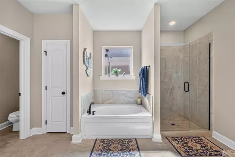 Bath - 217 Danielle Dr, Benton, LA 71006 photo 3 of 5