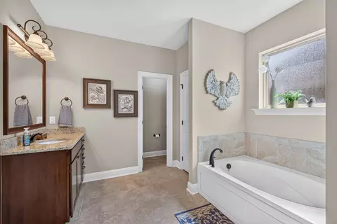 Bath - 217 Danielle Dr, Benton, LA 71006 photo 1 of 5