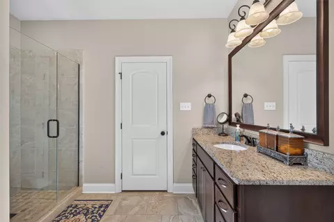 Bath - 217 Danielle Dr, Benton, LA 71006 photo 2 of 5