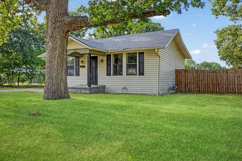 1310 W Laurel St, Sherman, TX 75092
