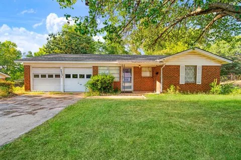 2455 Cypress Dr, Paris, TX 75460