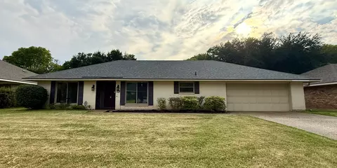 7514 Camelback Dr, Shreveport, LA 71105