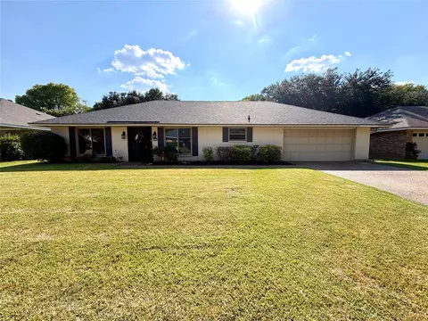 7514 Camelback Dr, Shreveport, LA 71105