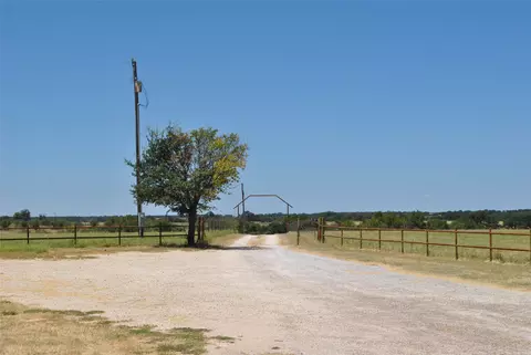 Exterior - 601 Highway 588, Comanche, TX 76442 photo 5 of 7