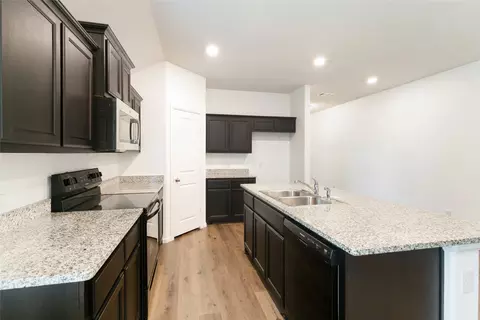 Kitchen - 4716 Feltleaf Ave, Crowley, TX 76036 photo 4 of 4