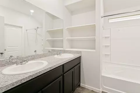 Bath - 4716 Feltleaf Ave, Crowley, TX 76036 photo 1 of 4