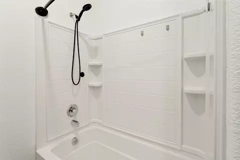 Bath - 4716 Feltleaf Ave, Crowley, TX 76036 photo 4 of 4