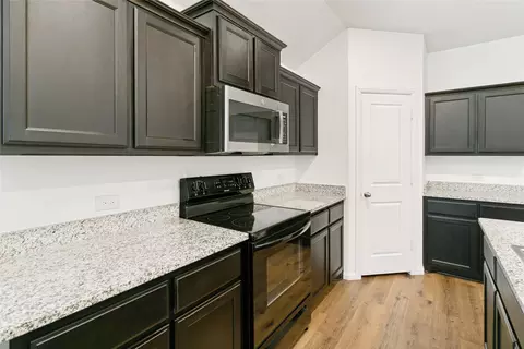 Kitchen - 4716 Feltleaf Ave, Crowley, TX 76036 photo 3 of 4