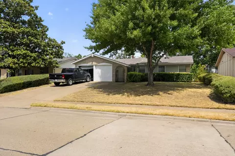 2125 Meadow Gln, Irving, TX 75060