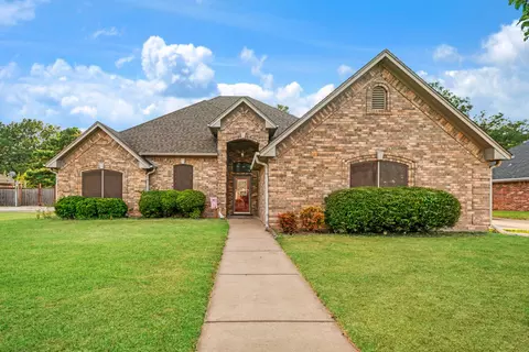 1725 Meadowview Dr, Reno, TX 75462