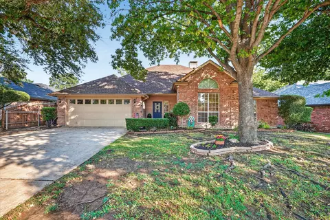 813 Twin Creek Dr, Mansfield, TX 76063