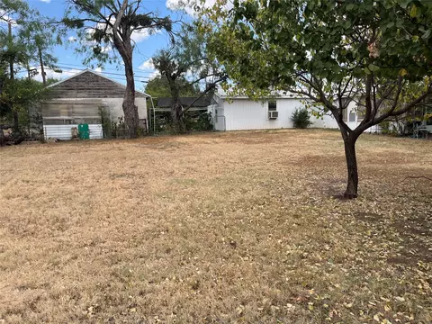 Exterior - 541 E 3rd St, Baird, TX 79504 photo 7 of 10