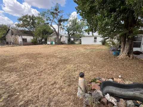 Exterior - 541 E 3rd St, Baird, TX 79504 photo 5 of 10