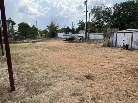 Exterior - 541 E 3rd St, Baird, TX 79504 photo 6 of 10