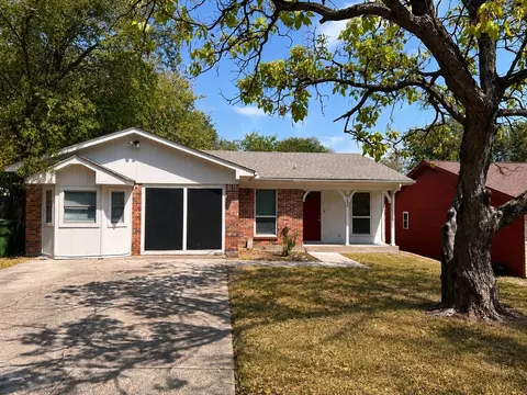 8136 Richard St, White Settlement, TX 76108