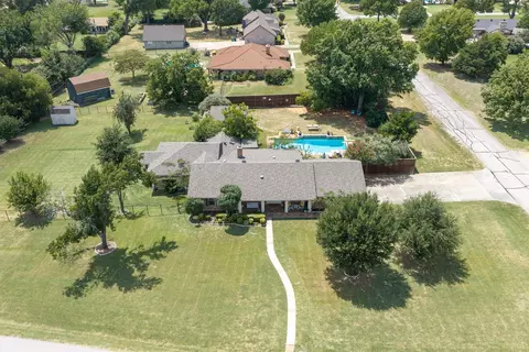301 Meadow Knoll Dr, Double Oak, TX 75077