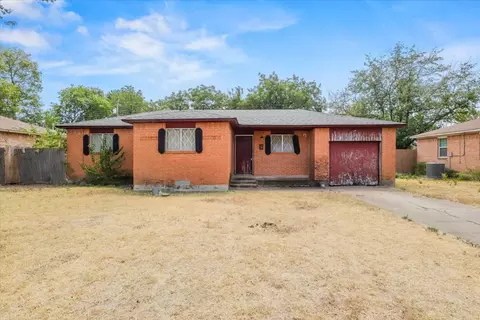 820 Colgate Dr, Lancaster, TX 75134
