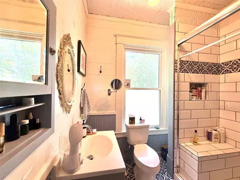 Bath - 2223 N 6th St, Waco, TX 76708 photo 1 of 5