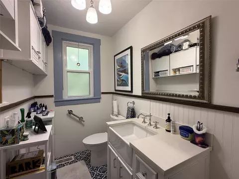 Bath - 2223 N 6th St, Waco, TX 76708 photo 5 of 5