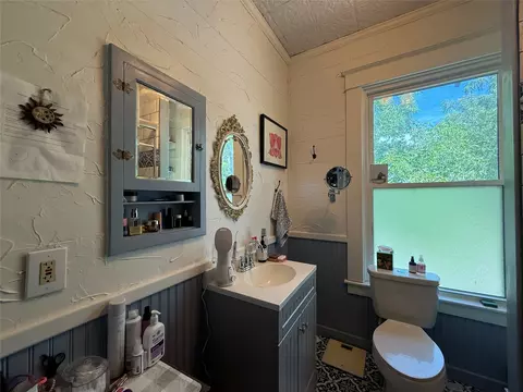 Bath - 2223 N 6th St, Waco, TX 76708 photo 4 of 5