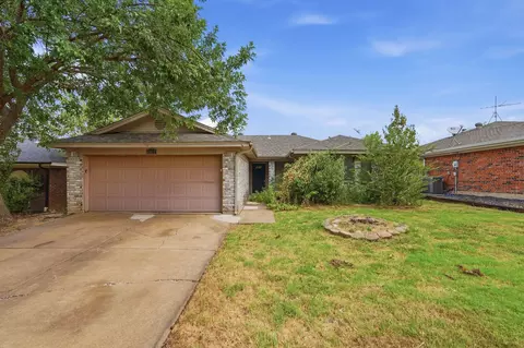 6017 Sundown Dr, Watauga, TX 76148
