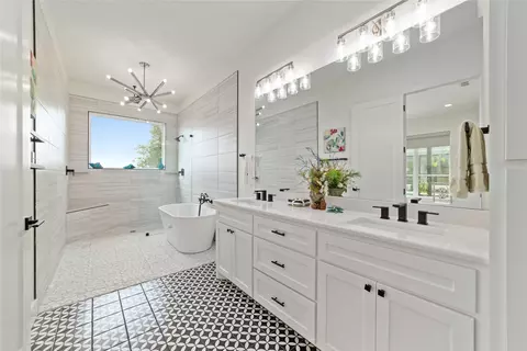 Bath - 582 Oak Point Dr, May, TX 76857 photo 2 of 5