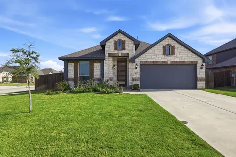 303 Pineview Ln, Ponder, TX 76259