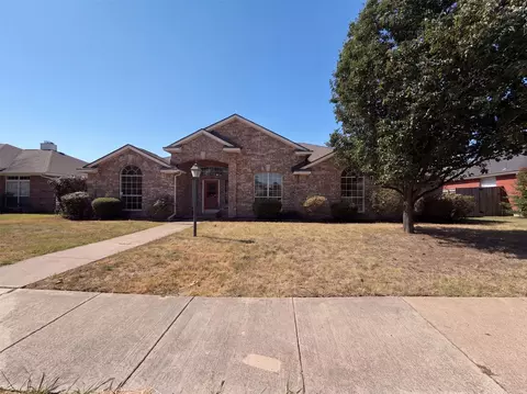2915 Olympia Dr, Grand Prairie, TX 75052