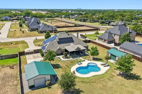 620 Cross Creek Dr, Waxahachie, TX 75167