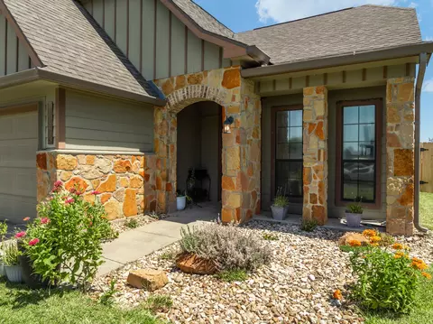 Exterior - 10333 Condor Loop, Waco, TX 76708 photo 4 of 7