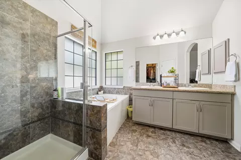 Bath - 10333 Condor Loop, Waco, TX 76708 photo 3 of 4