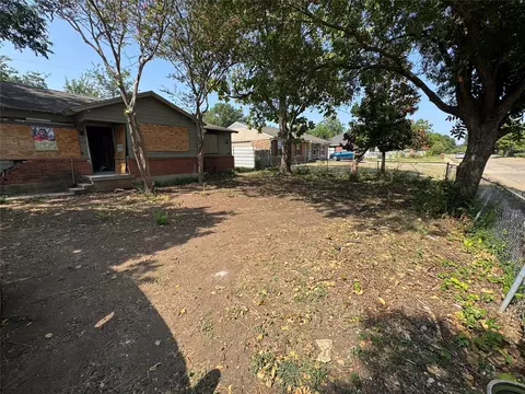 4474 Moler St, Dallas, TX 75211