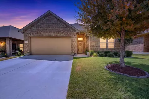 5817 Stream Dr, Fort Worth, TX 76137