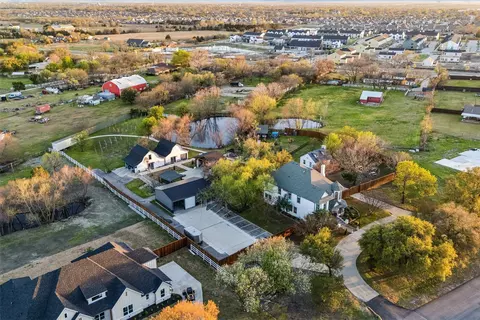 3706 Castle Dr, Rowlett, TX 75089