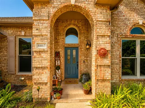 8467 Muirwood Trl, Fort Worth, TX 76137