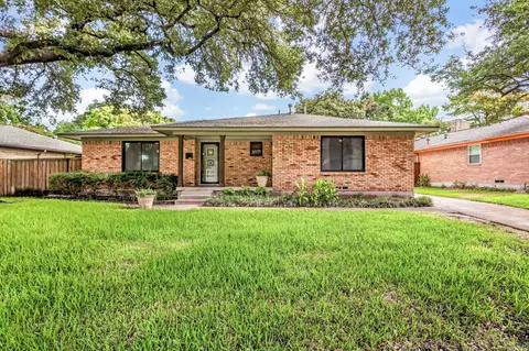 2510 Pinebluff Dr, Dallas, TX 75228