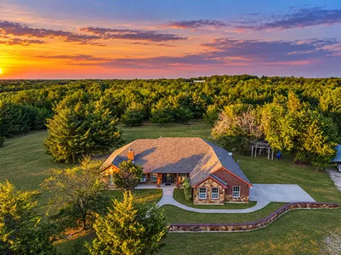 171 Chestnut Rd, Whitewright, TX 75491