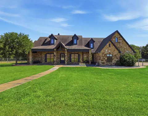 6808 Nine Mile Bridge Rd, Fort Worth, TX 76135