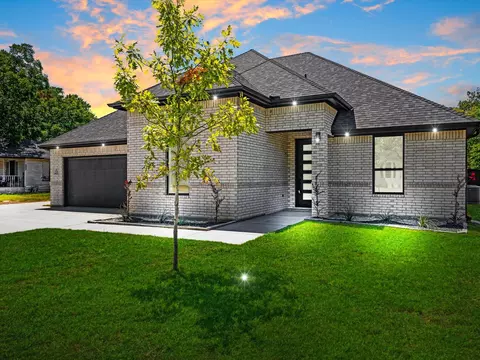 716 E Jefferson St, Waxahachie, TX 75165