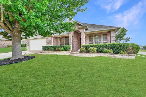 14 Lucas Ln, Edgecliff Village, TX 76134