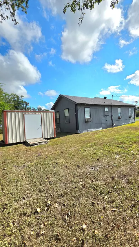 Other - 305 N Eagle St, Weimar, TX 78962 photo 1 of 2