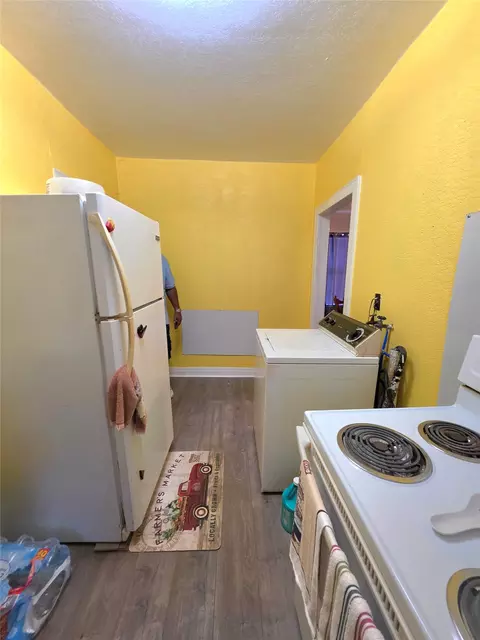 Kitchen - 305 N Eagle St, Weimar, TX 78962 photo 1 of 2
